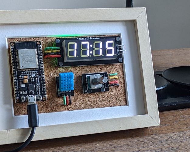 /img/table-clock.jpeg